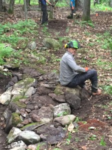 Et notre cher Nicholas n'est pas en reste!  Il a bien mérité de ce reposer sur ce très beau enrochement de son cru!